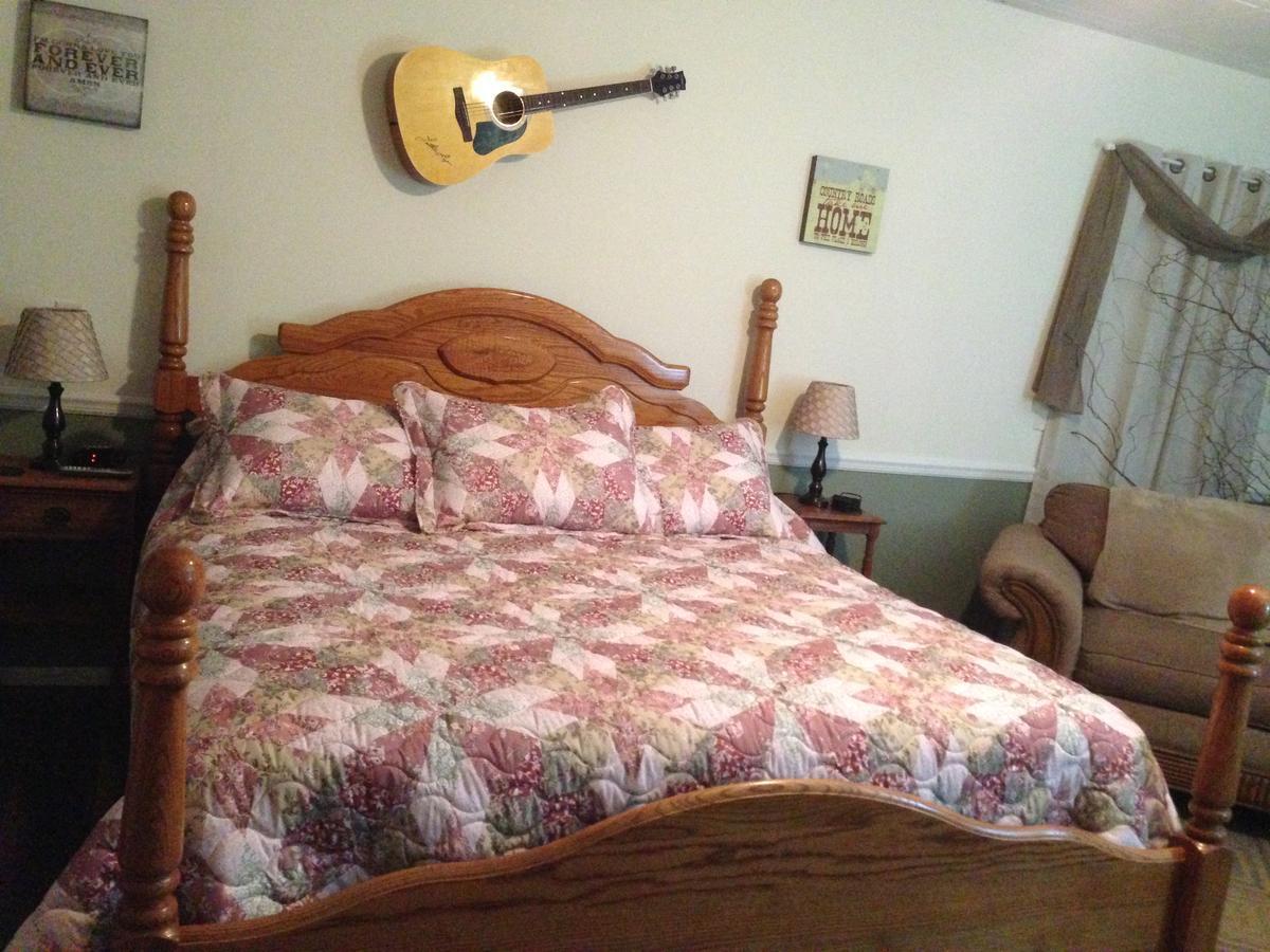 Swan Song Inn Marshfield Экстерьер фото